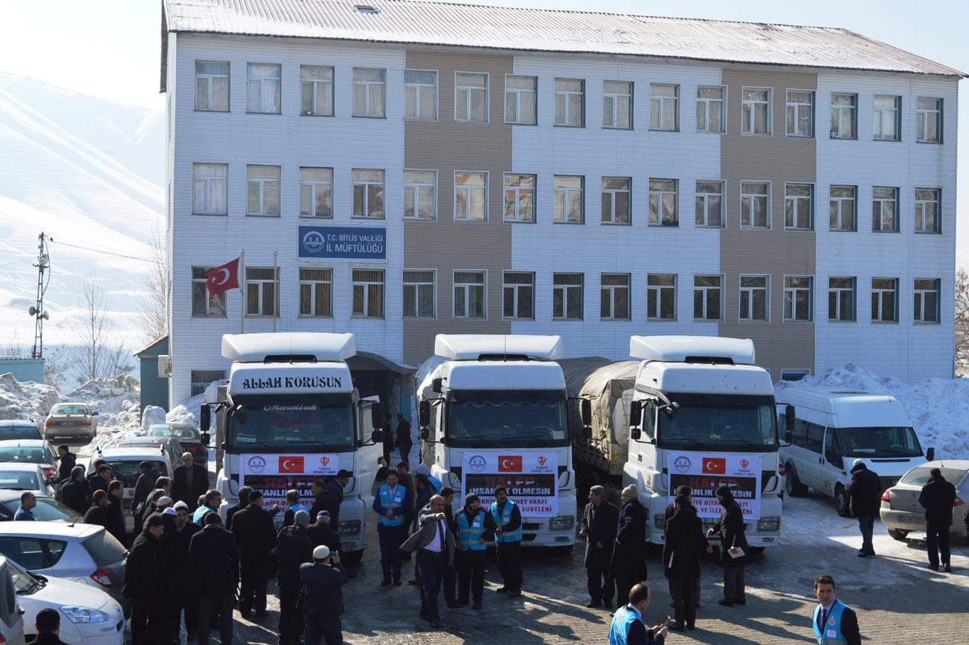 Yardım TIR'ları Halep'e gönderildi Yardım TIR'ları Halep'e gönderildi